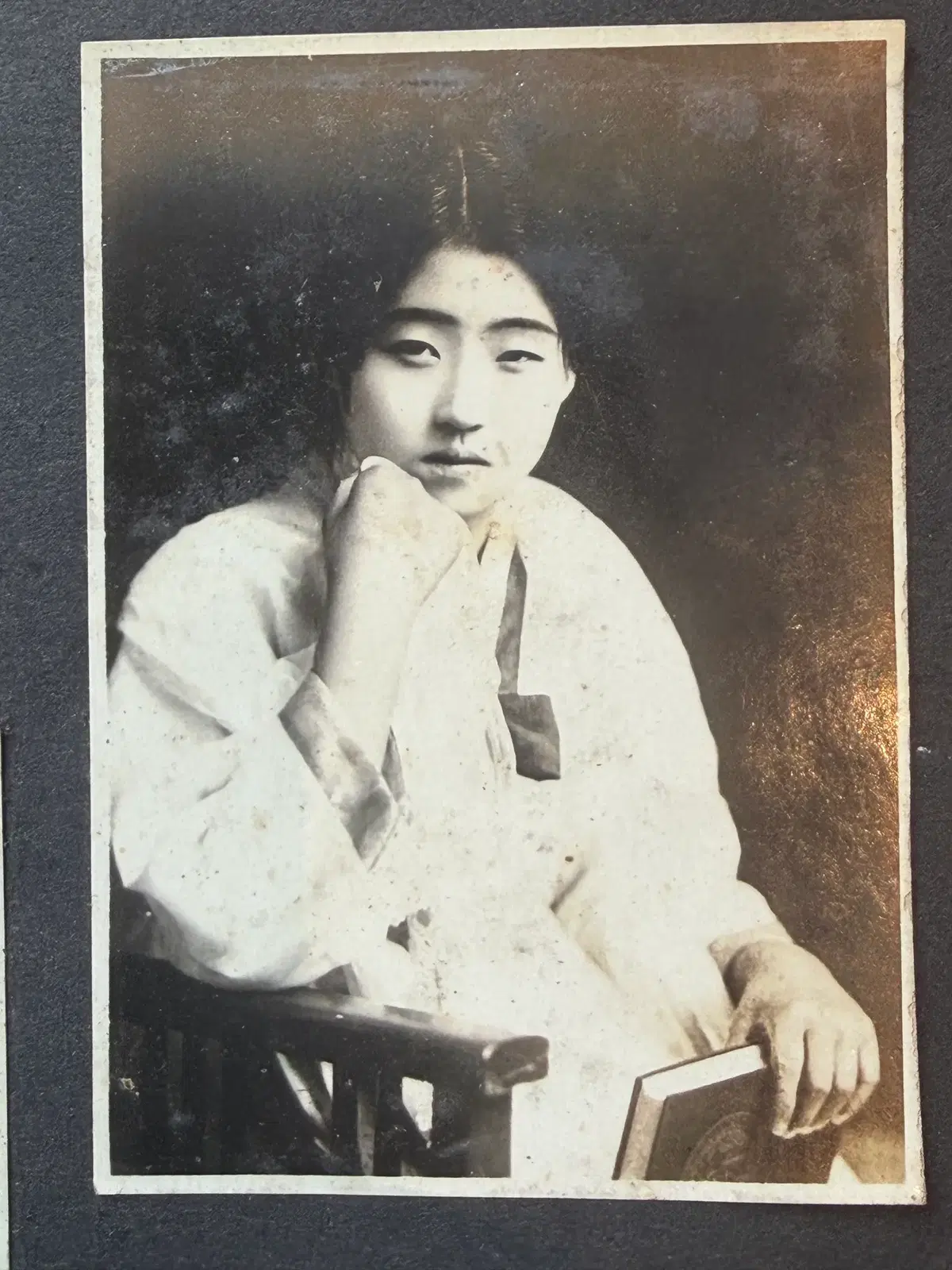 1910~1920년대 책을 든 조선 신여성 오리지널 앨범 부착 소형 사진
