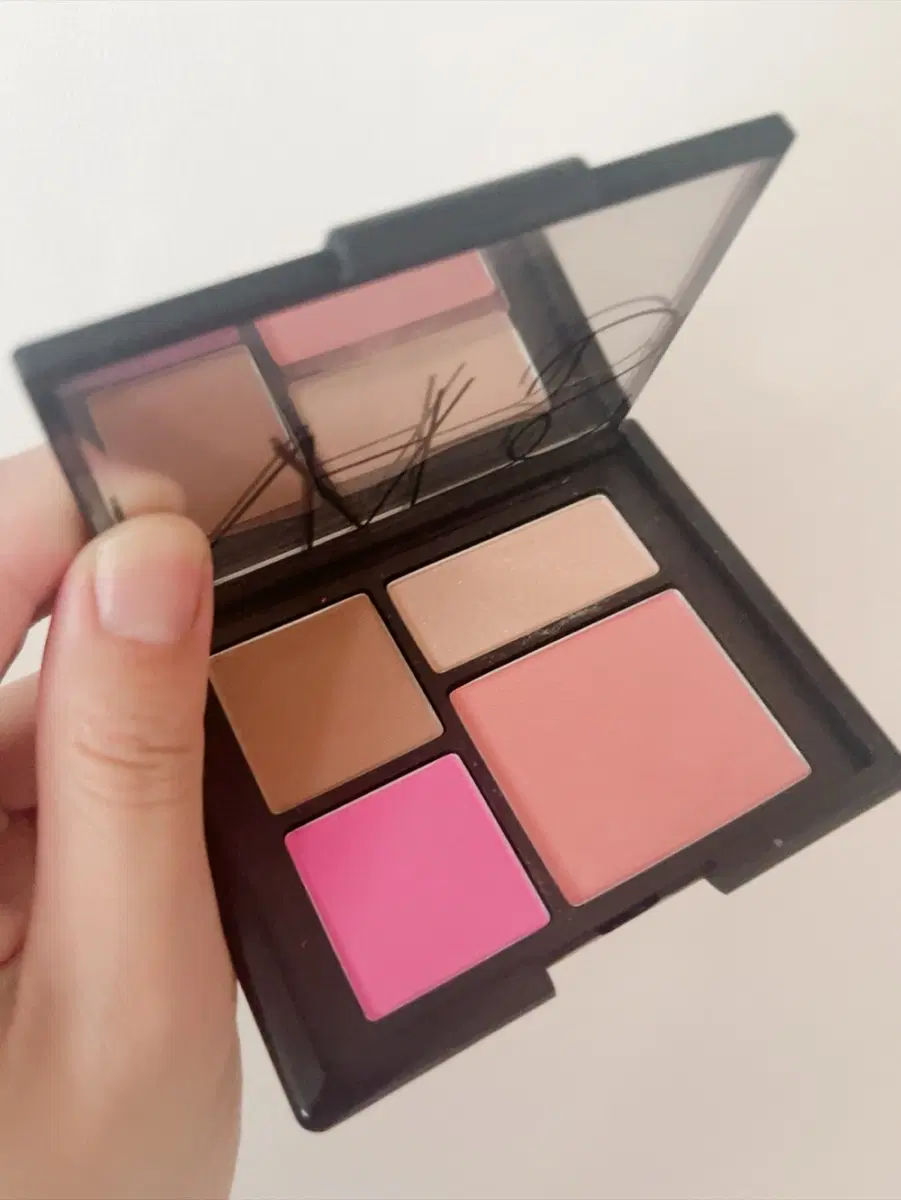 NARS adult content 치크 팔레트