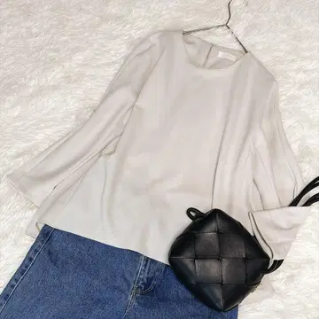 Ballsey TOMORROWLAND 보르지 투모로우랜드 블라우스