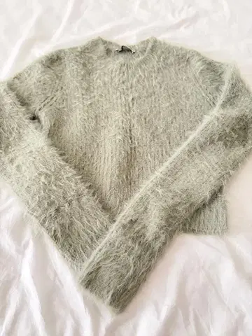 ZARA 숏 기장 니트