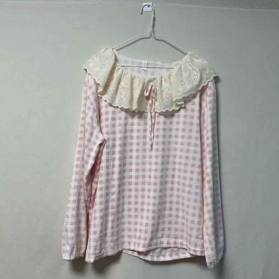체크무늬 프릴 블라우스 핑크