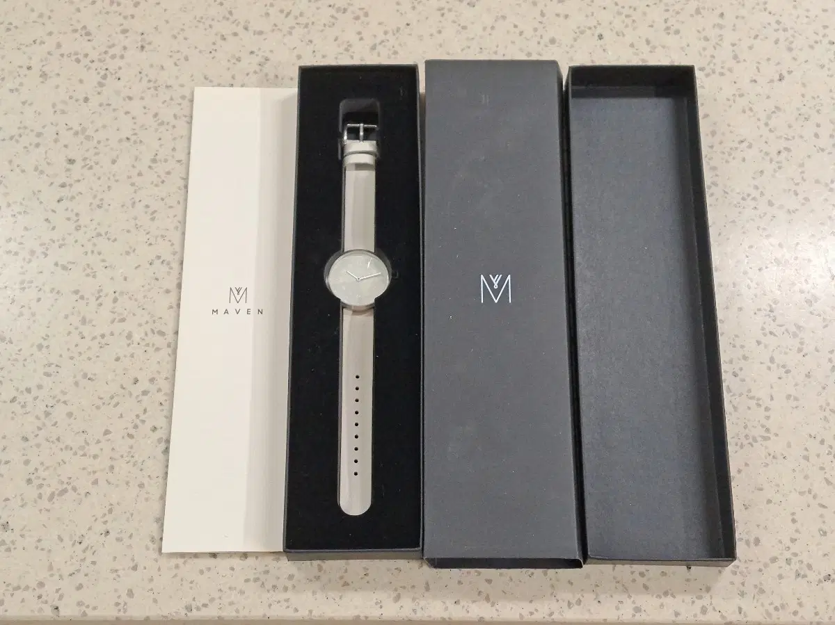 [미사용/S급/풀박스] 급처 정상가 25만원 메이븐 워치(Maven) 아티산 스모크그린 34mm 시계