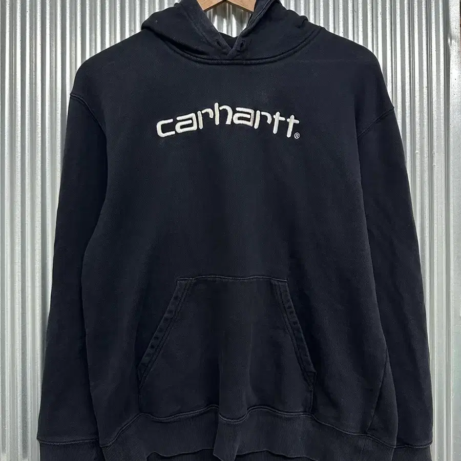 [L] 칼하트 WIP 블랙 화이트 로고 자수 후드티