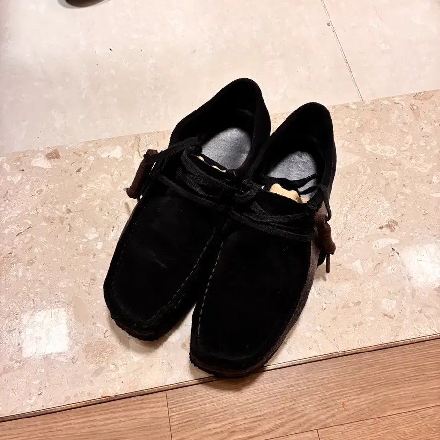 지용킴 클락스 선 블리치 왈라비 블랙_uk8