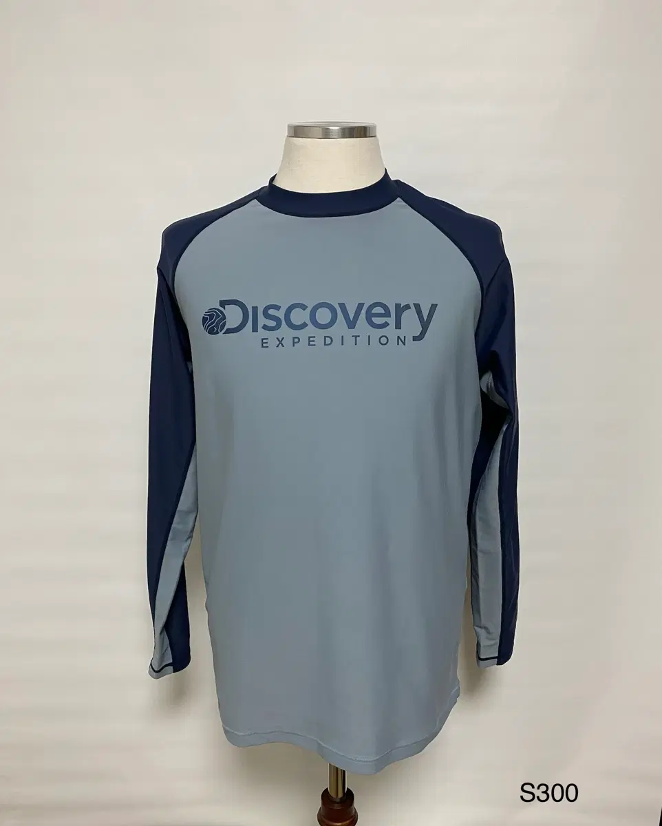 Discovery 디스커버리 래쉬가드 L (그레이/네이비) 100