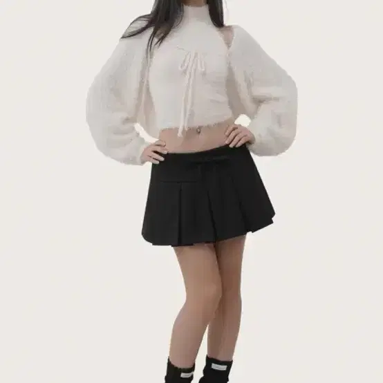 클리시어 퍼 홀터넥 니트탑