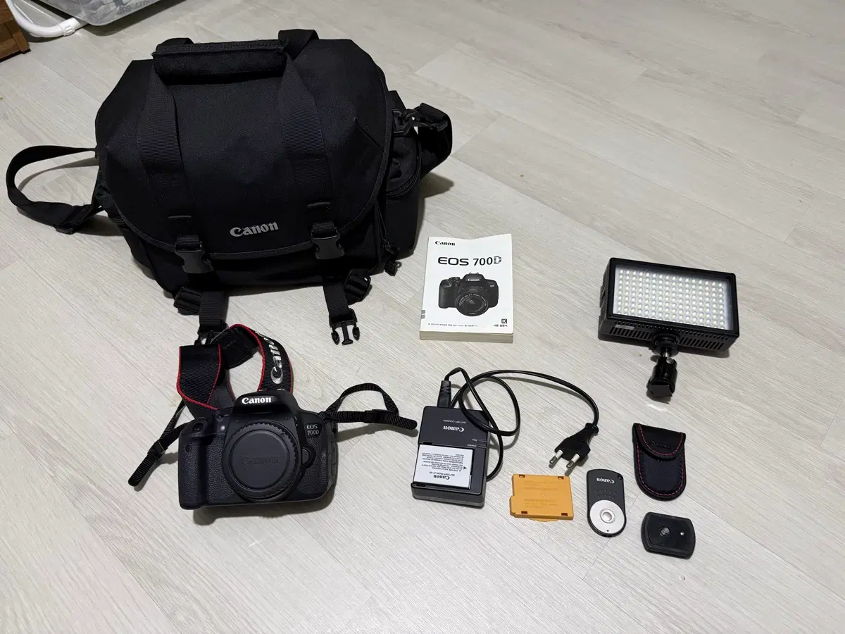 캐논 EOS 700D 바디 판매 / 저사용 / 상태 최상