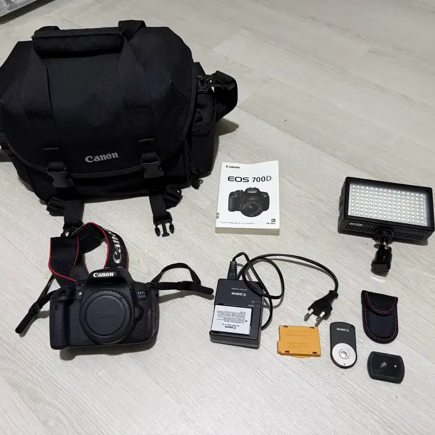 캐논 EOS 700D 바디 판매 / 저사용 / 상태 최상