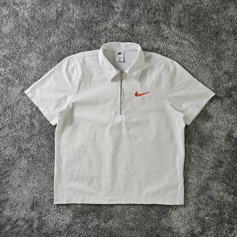 NIKE 반팔 집업 티셔츠