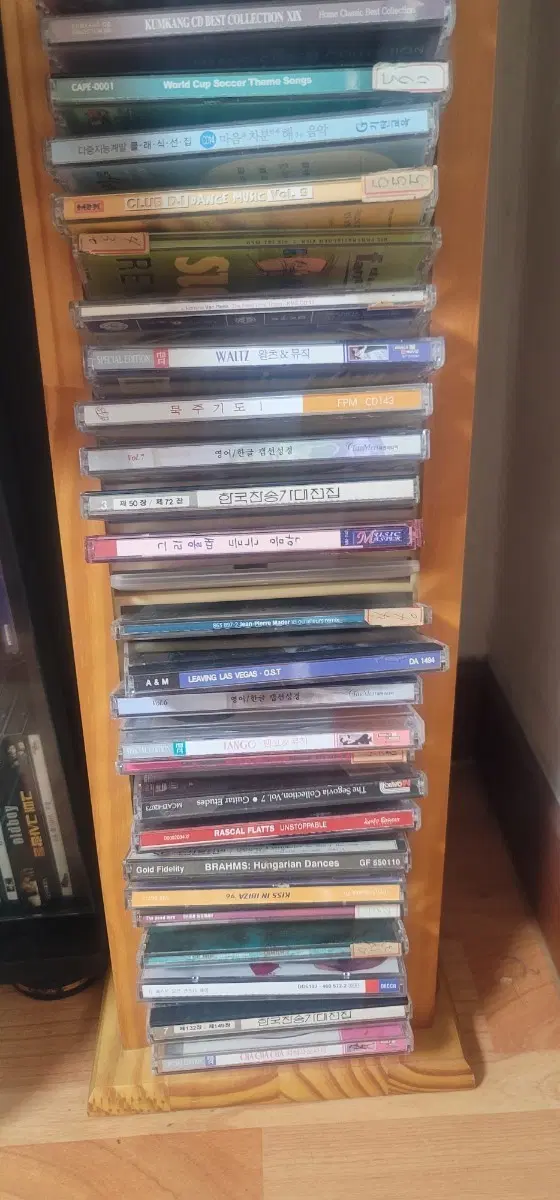 [일괄판매] 추억의 CD 대량 정리 (팝, 클래식, 가요 조금 미개봉 포함) 약 350장집에 쌓여있는 추억의 CD들을 한꺼번에 정리합니다.예전에 여러장르가 섞여있는 씨디