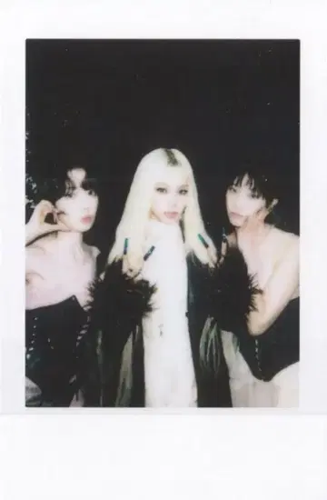 LE SSERAFIM INSTANT PHOTO CARD CHAEWON/SAKURA/KAZUHA PUREFLOW pt.1 POP-UP 06