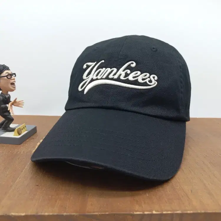MLB 엠엘비 컬시브 레터링 언스트럭쳐 야구모자 볼캡 블랙