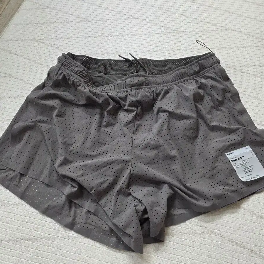 satisfy space-o 2.5 shorts taupe
