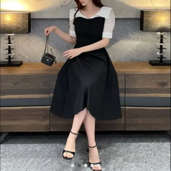제린 배색 카라 플레어 롱 원피스