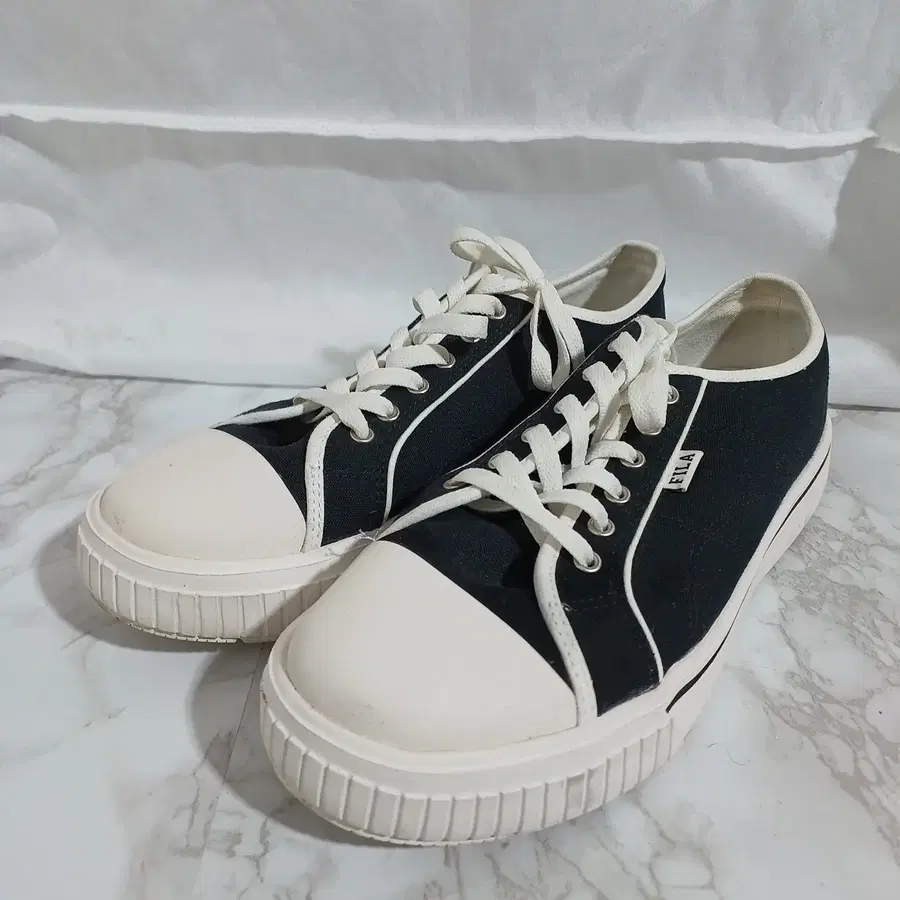 휠라 남성 캔버스화 스니커즈 270 (26D346)