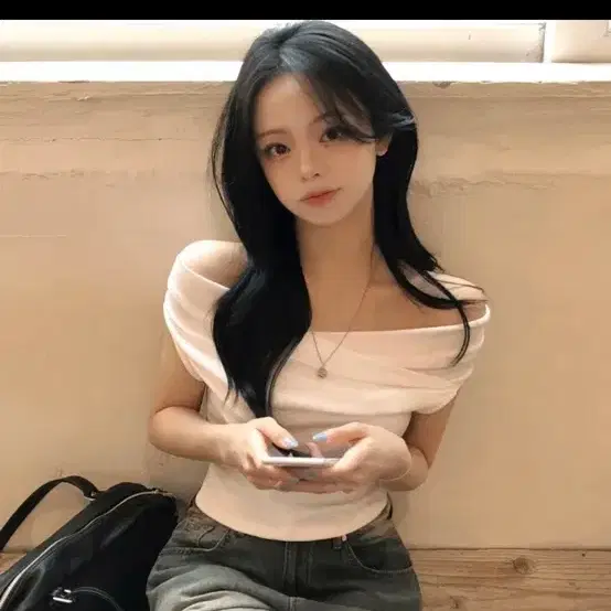 에이블리 꼬임 셔링 랩 오프숄더 여리 슬림핏 반팔티셔츠