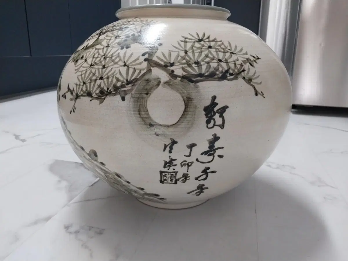 백자 (철화) 항아리