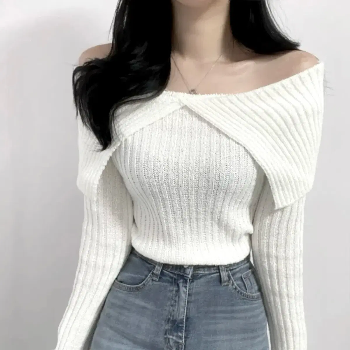 에이블리 화이트 오프숄더 니트
