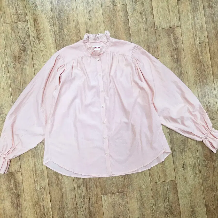 마블링마켓(mabling) 아일렛카라 블라우스 프리사이즈 새상품