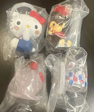 새상품 몽치치 x 헬로키티 메지루시 액세서리 케이크 세미 컴플리트
