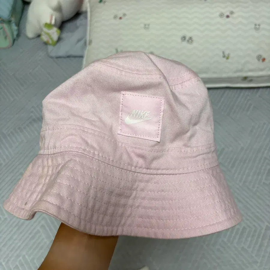나이키 핑크 버킷햇 오염 있음