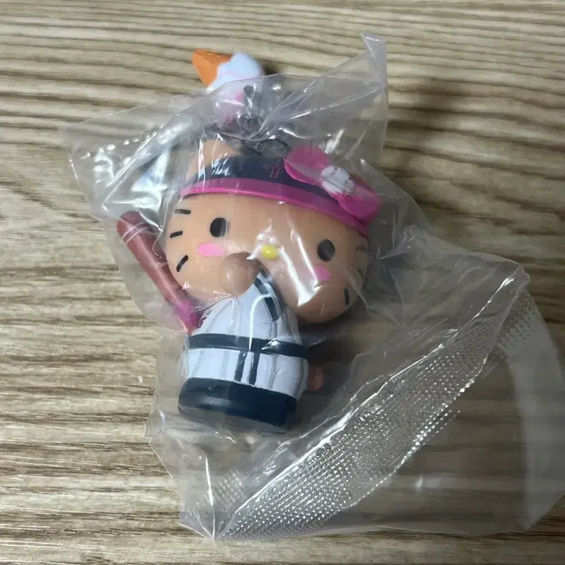 (엘지x태닝키티) 문정빈 랜덤 피규어 키링 팝니당