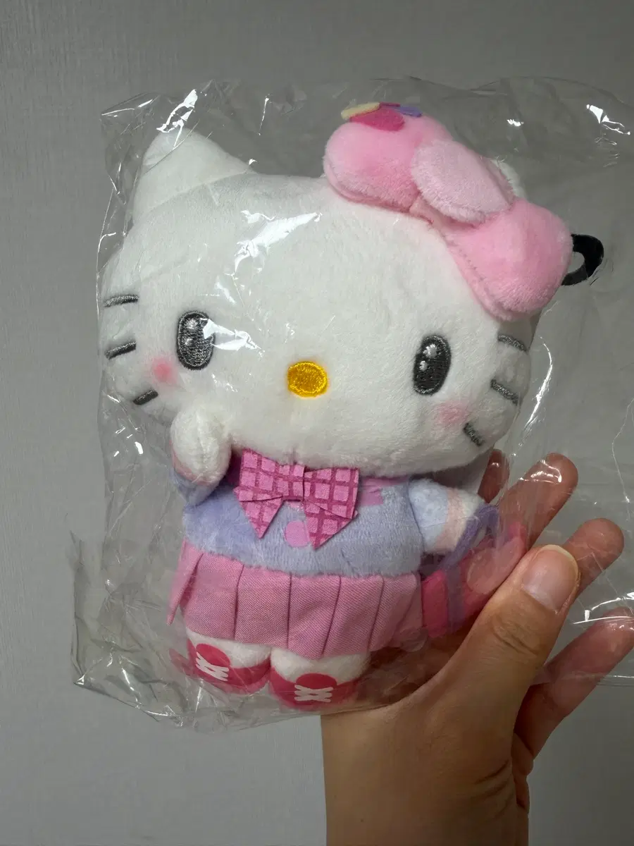 헬로키티 교복인형 키링