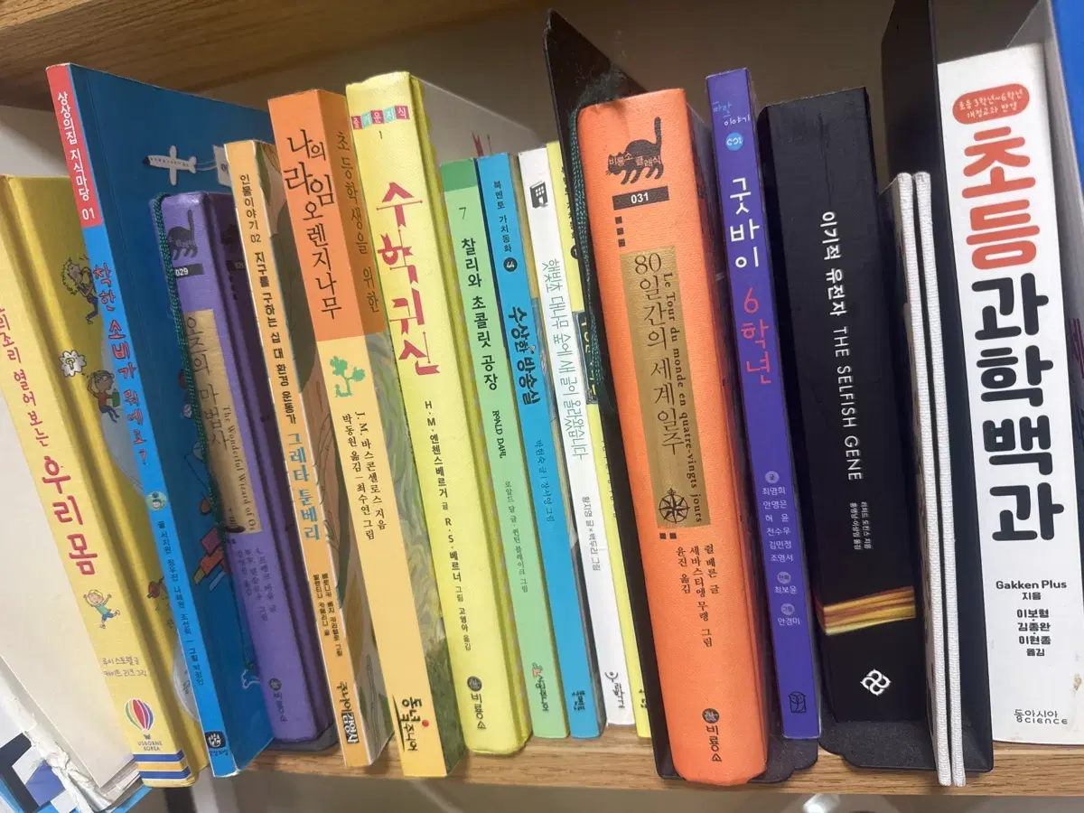 거의 새 책 한권당 5천원으로 팔아요ㅜㅜ