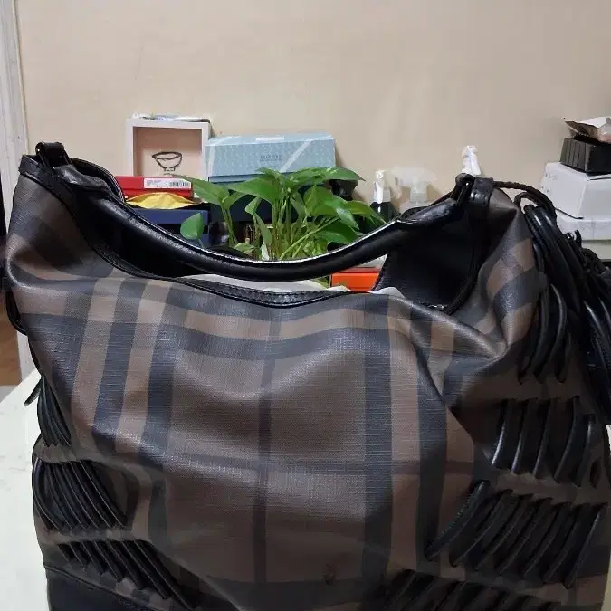 버버리 체크 숄더백