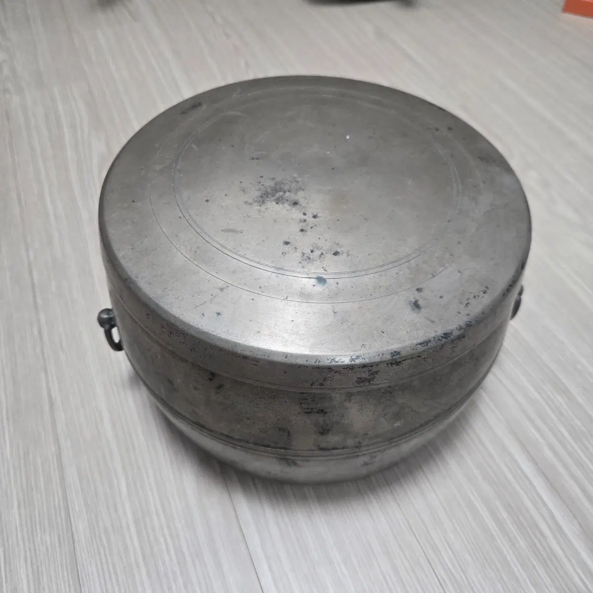 [골동품] '상품 중앙' 낙관 찍힌 옛날 방짜유기 밥통