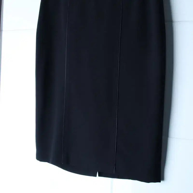 W(M-L) 모죠에스핀 스커트 치마 H라인 블랙 폴리 새틴-P10787