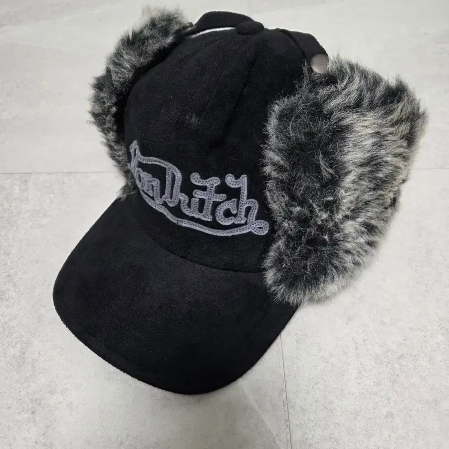 본더치(Von Dutch) 로고 귀달이 트래퍼 캡