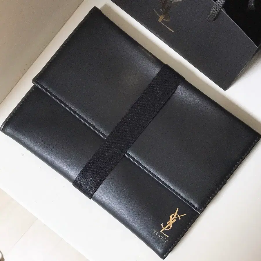 입생로랑 오거나이저 파우치