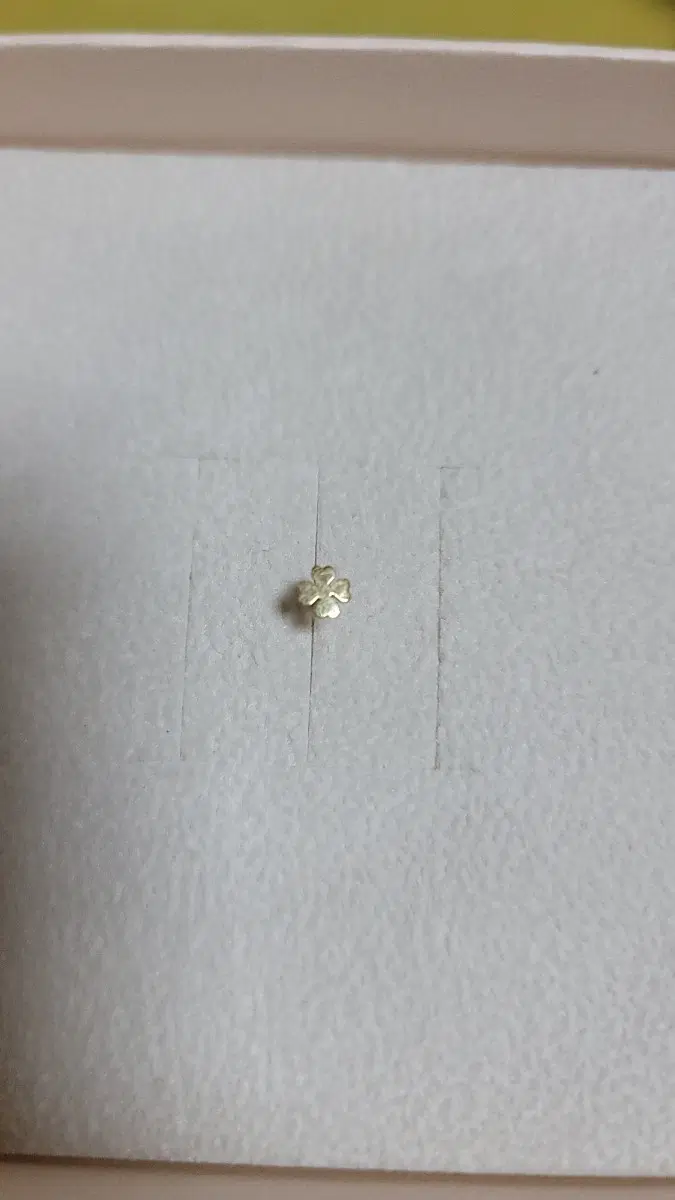 14K 미니 클로버 피어싱
