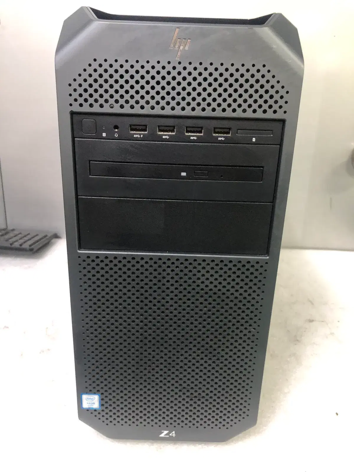 HP Z4 G4 Xeon W-2223/16G/256/쿼드로T400 워크스테이션 본체 (2대) 팝니다.