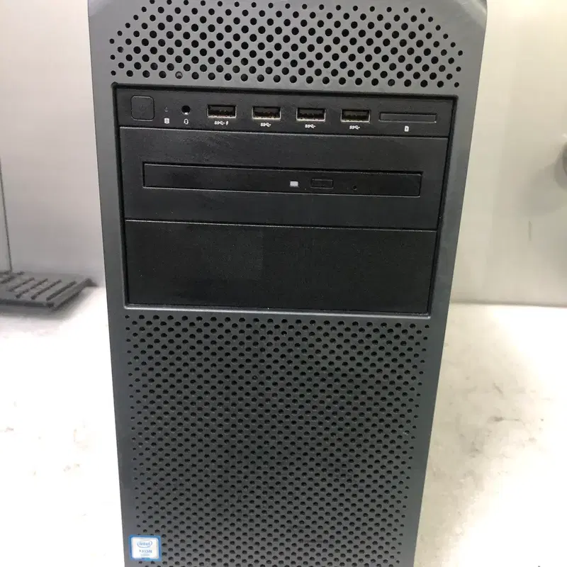 HP Z4 G4 Xeon W-2223/16G/256/쿼드로T400 워크스테이션 본체 (2대) 팝니다.