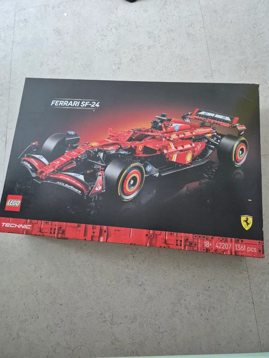 레고 테크닉 페라리 SF-24 F1 카 42207 급하게 판매합니다