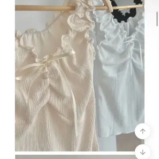프릴 셔링 블라우스 화이트