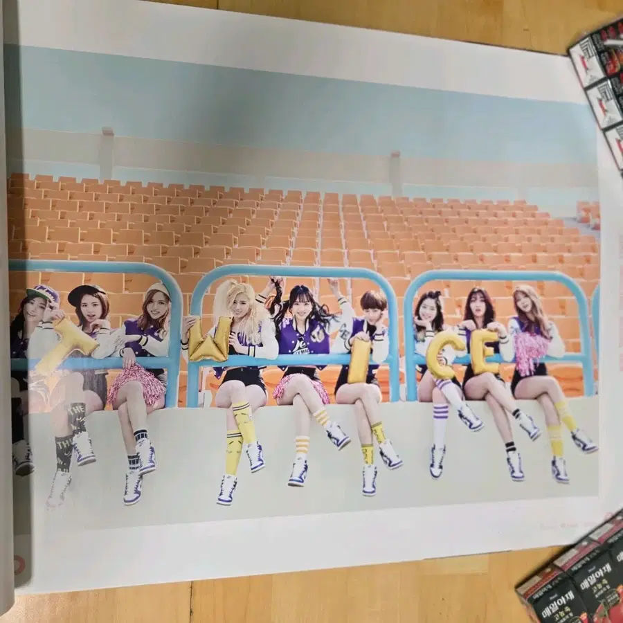 일괄)트와이스 포스터 일괄판매 우아하게 치얼업 등 (TWICE poster)