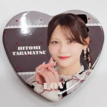=LOVE 연말 가요 프로그램 2025 의상 타카마츠 히토미 랜덤 캔뱃지
