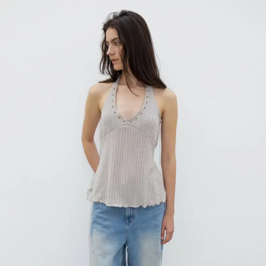 폴리수엠 STUDDED CABLE HALTER TOP, BEIGE