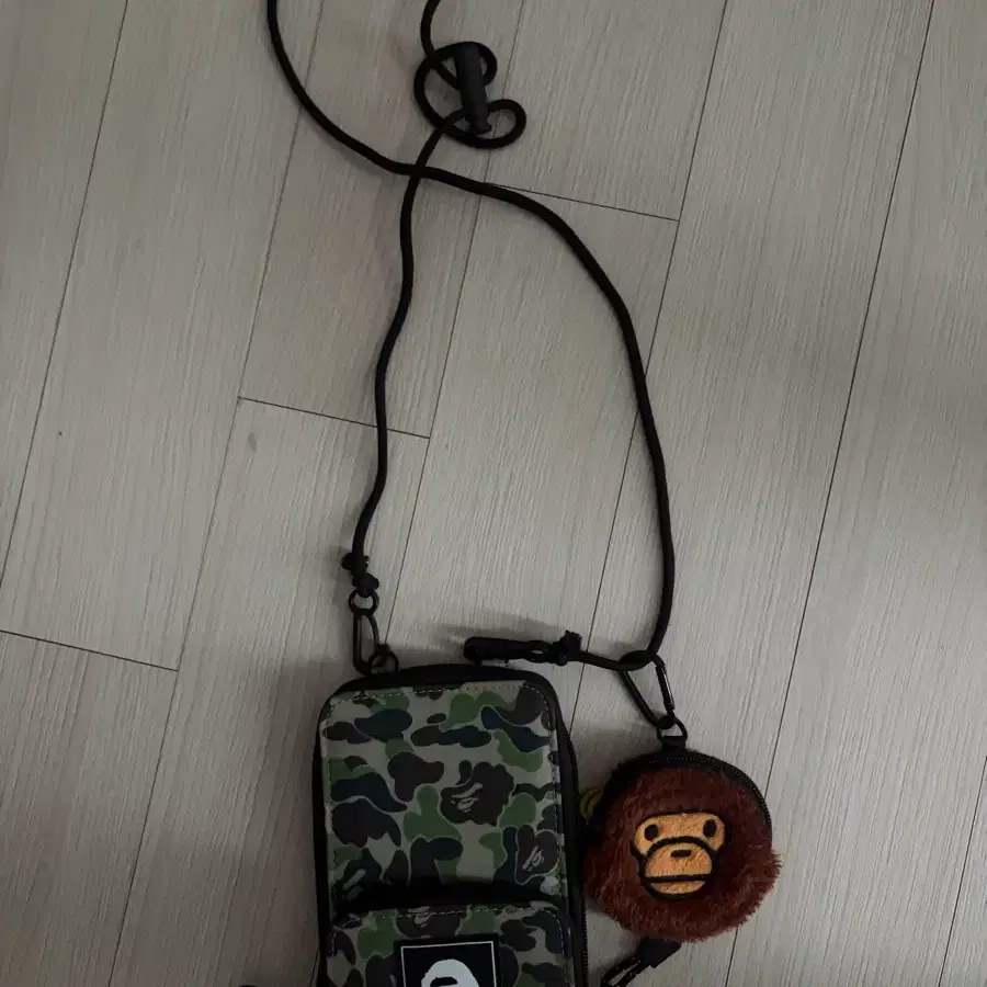 베이프 카모플라쥬 핸드폰가방