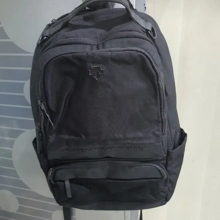 데상트 백팩 블랙