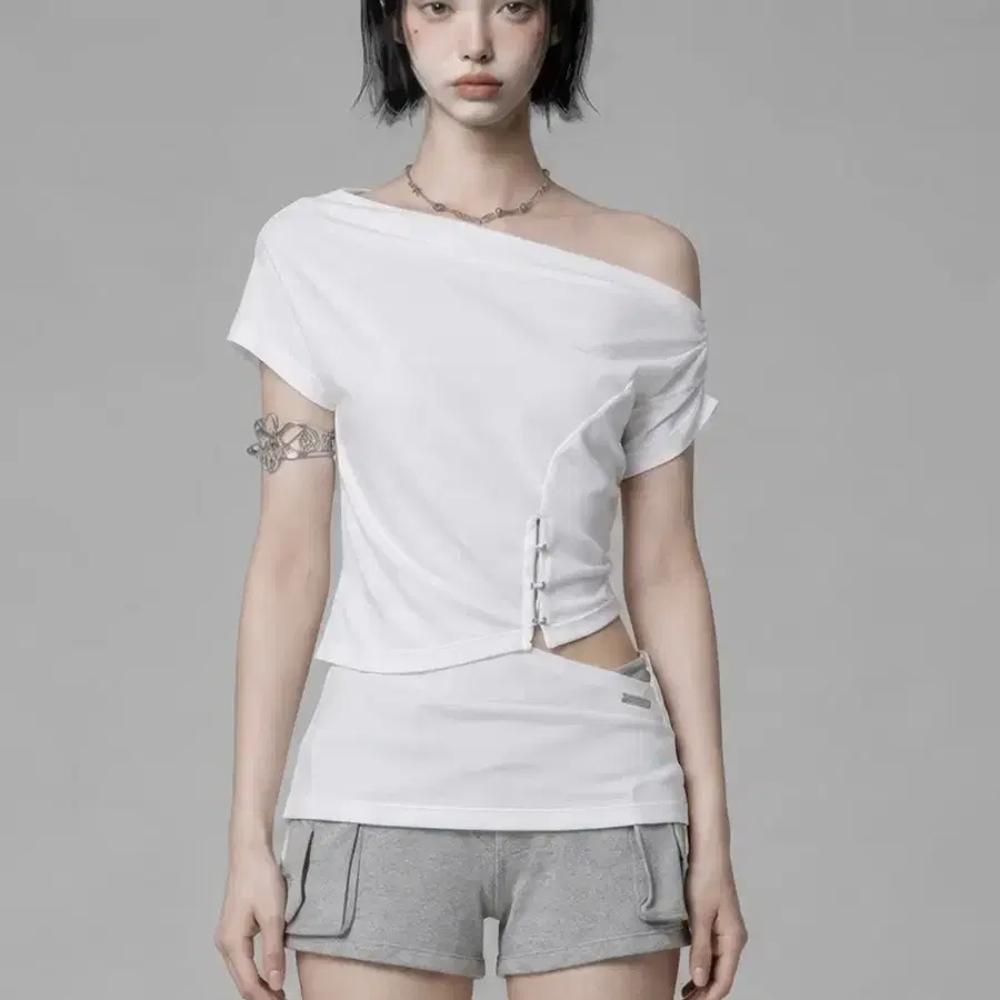 에트오소메 Cut-Out Open Short Sleeve white