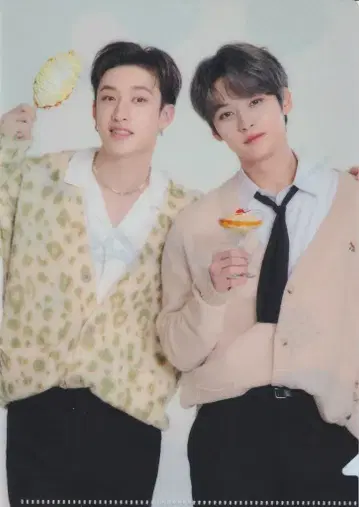 StrayKids 2023년 훼미리마트 콜라보 LeeKnow/Bang Chan 미니 클리어 파일 디저트