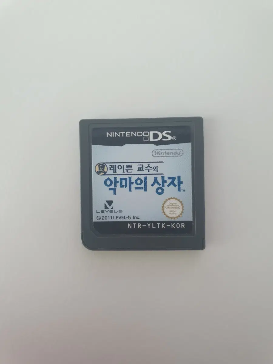 닌텐도DS 레이튼 교수와 악마의 상자 게임