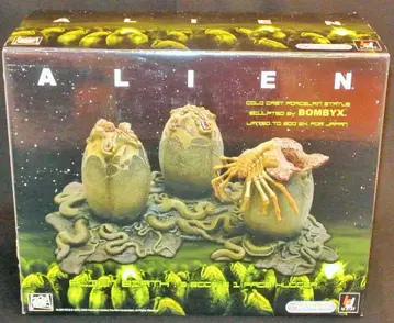 ATTAKUS / BLISTER COLD CAST PORCELAIN STATUE ALIEN BIRTH / 3 EGGS & 1 FACE HUGGER