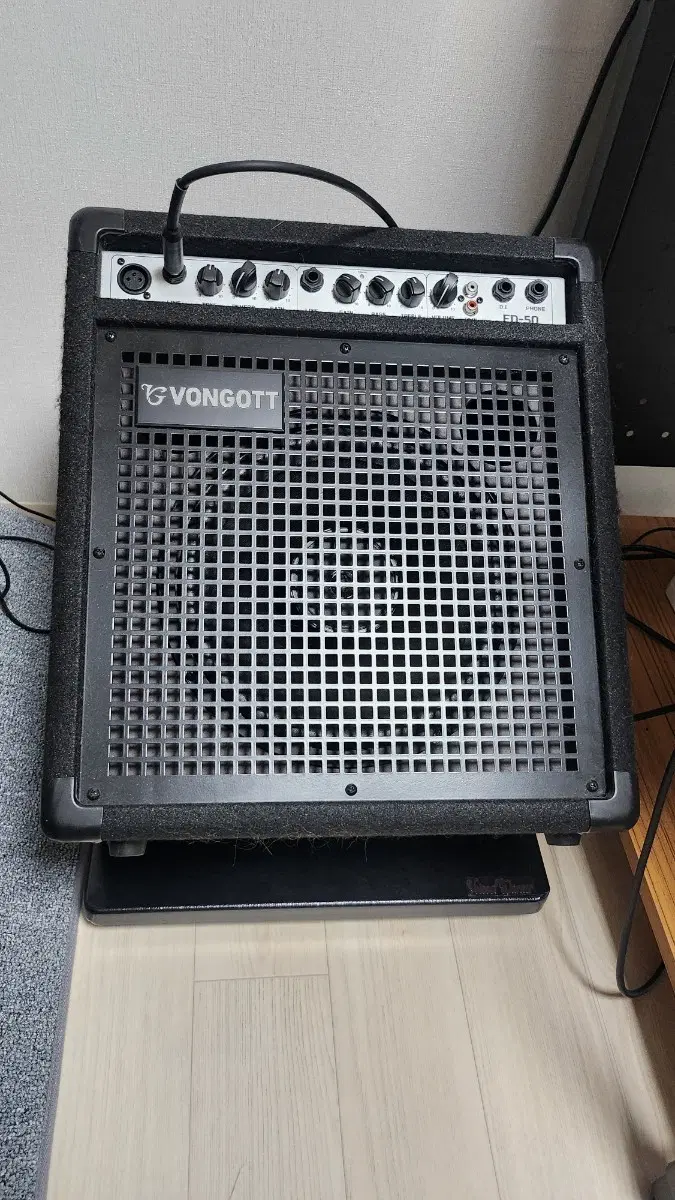 VONGOTT ED50 앰프, 스피커 받침대