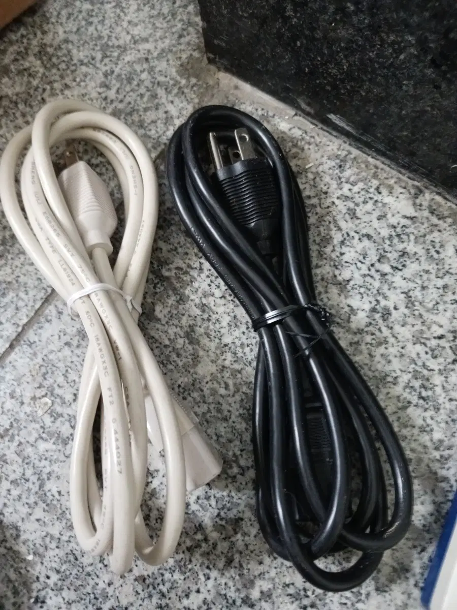 전원 100볼트 케이블 2개 (화이트/블랙)