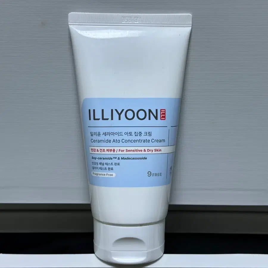 일리윤 세라마이드 아토 집중 크림 150ml 새상품